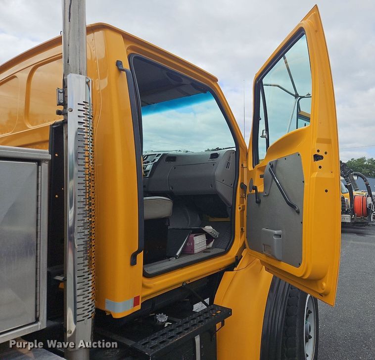 image for item OJ9812 1997 Ford Louisville  sewer jetter truck