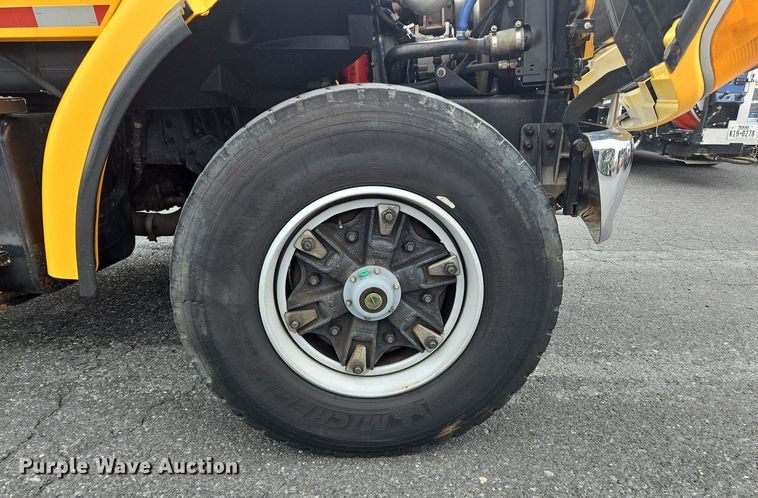 image for item OJ9812 1997 Ford Louisville  sewer jetter truck