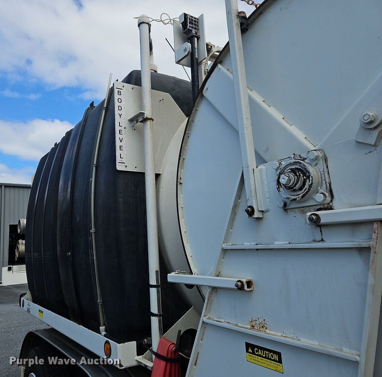 image for item OJ9815 2006 Sterling  L-Line sewer jetter truck