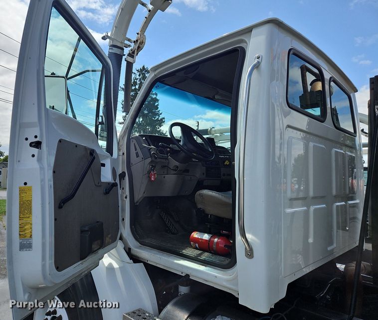 image for item OJ9815 2006 Sterling  L-Line sewer jetter truck