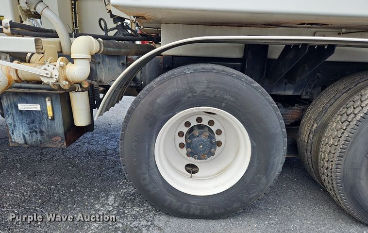 image for item OJ9815 2006 Sterling  L-Line sewer jetter truck