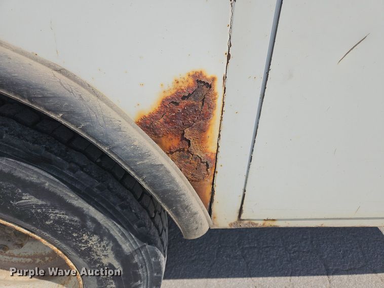 image for item OJ9831 2006 International  4300 bucket truck