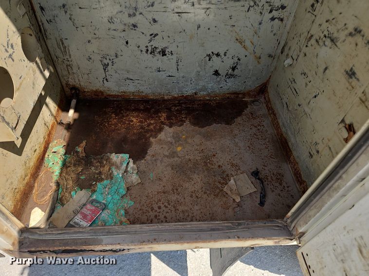 image for item OJ9831 2006 International  4300 bucket truck