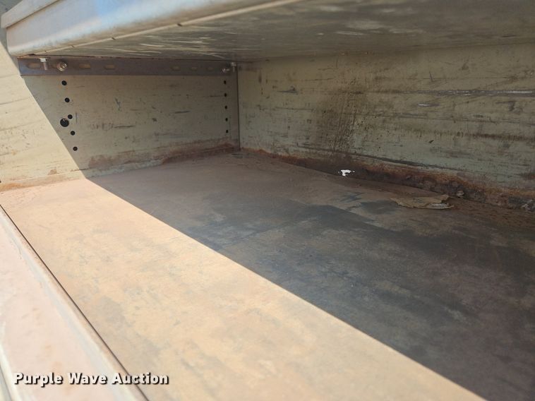 image for item OJ9831 2006 International  4300 bucket truck