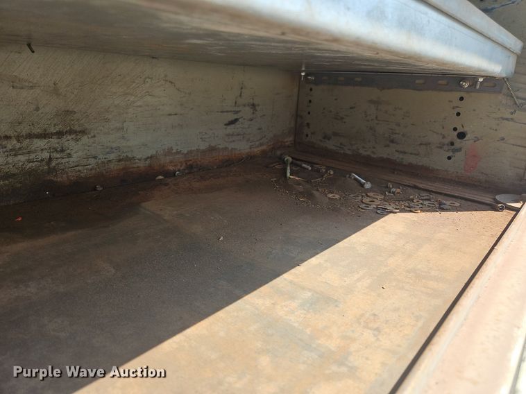 image for item OJ9831 2006 International  4300 bucket truck