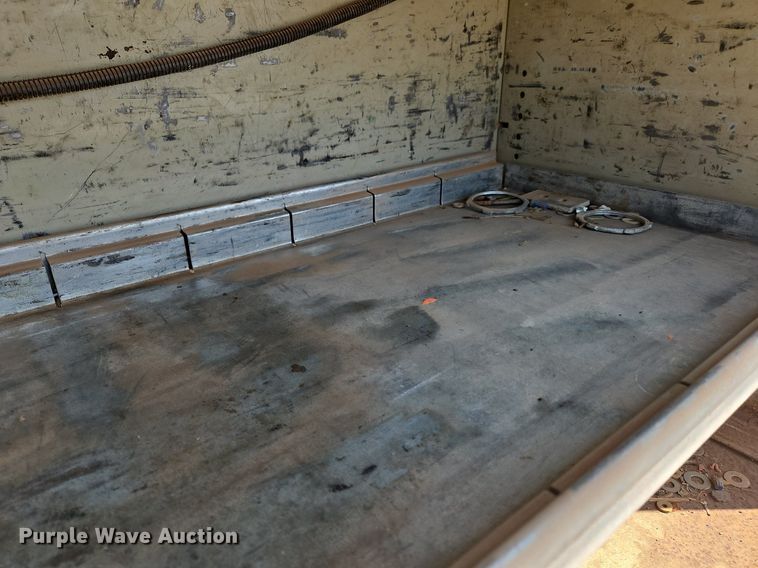 image for item OJ9831 2006 International  4300 bucket truck