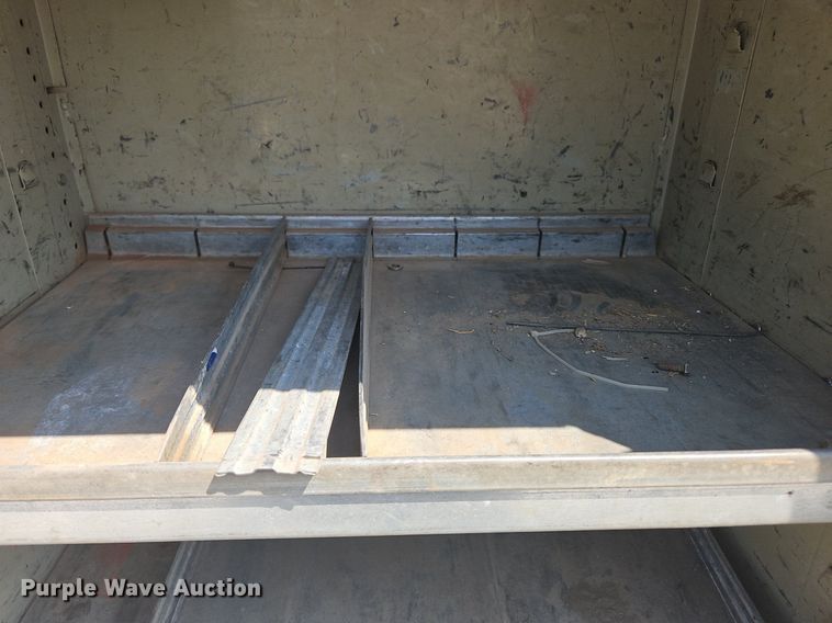 image for item OJ9831 2006 International  4300 bucket truck