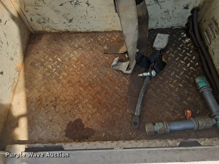 image for item OJ9831 2006 International  4300 bucket truck