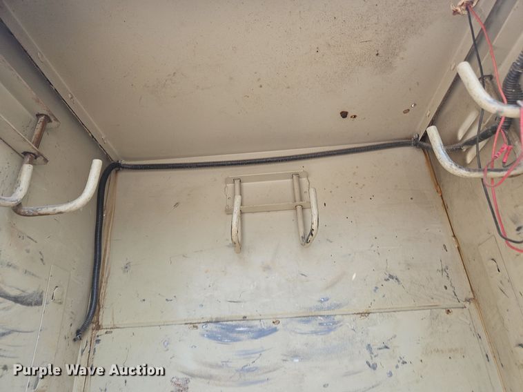 image for item OJ9831 2006 International  4300 bucket truck