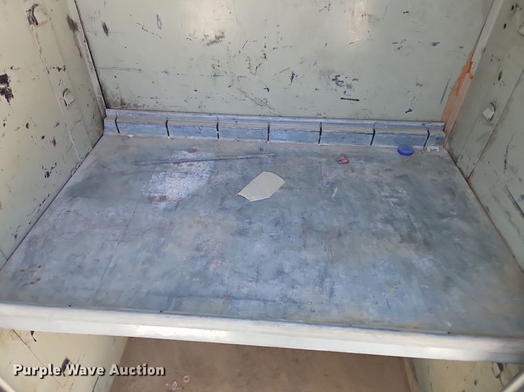 image for item OJ9831 2006 International  4300 bucket truck