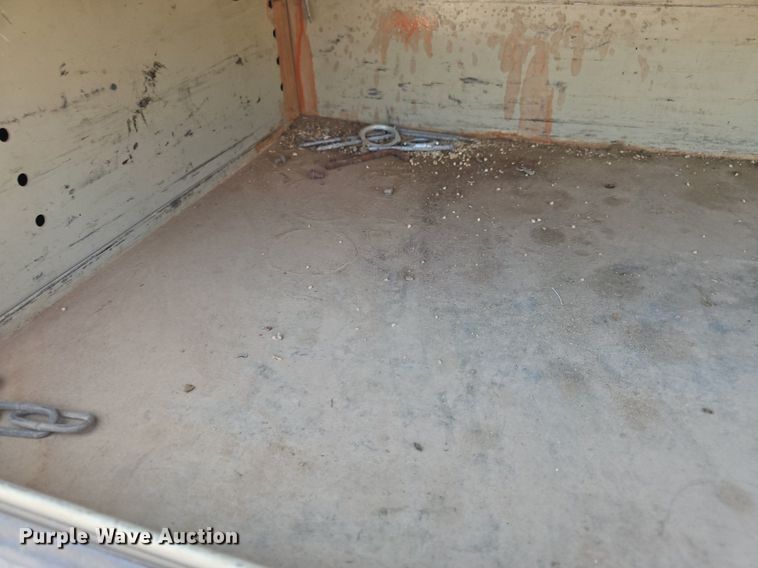 image for item OJ9831 2006 International  4300 bucket truck