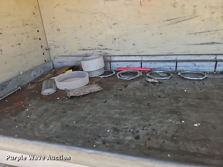 image for item OJ9831 2006 International  4300 bucket truck