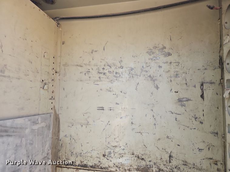 image for item OJ9831 2006 International  4300 bucket truck