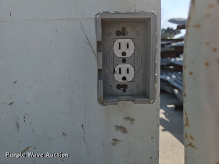 image for item OJ9831 2006 International  4300 bucket truck