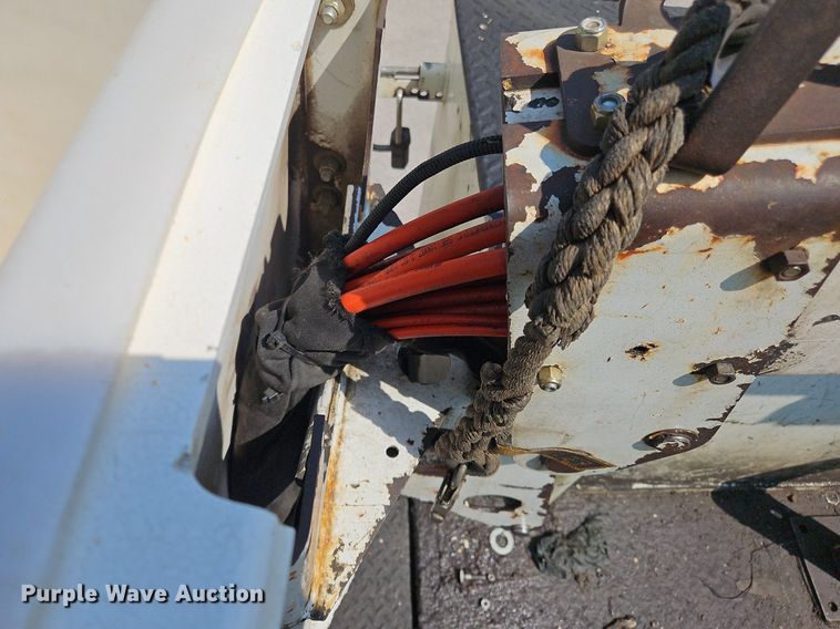 image for item OJ9831 2006 International  4300 bucket truck