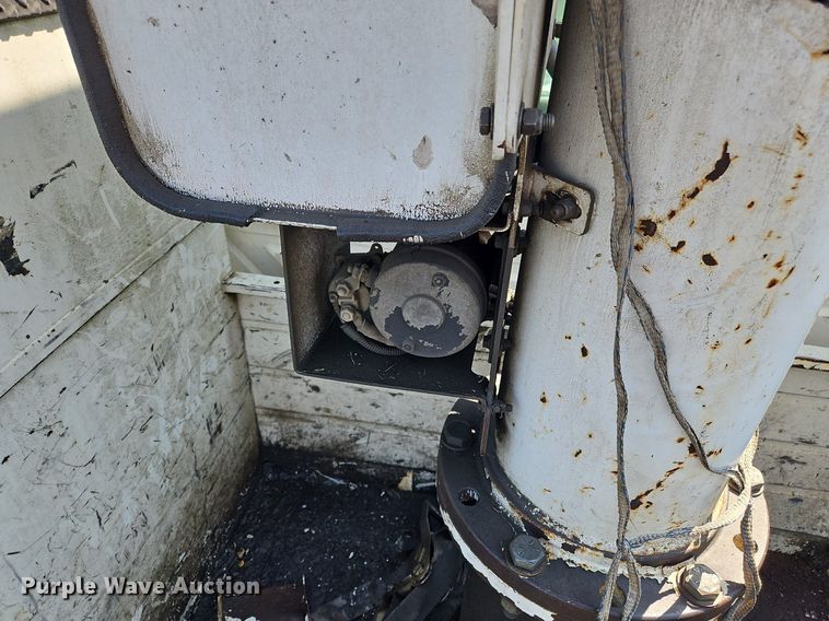 image for item OJ9831 2006 International  4300 bucket truck