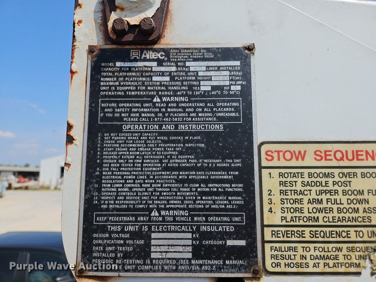 image for item OJ9831 2006 International  4300 bucket truck