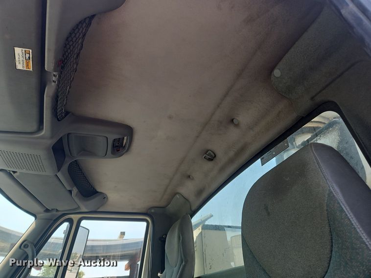 image for item OJ9831 2006 International  4300 bucket truck