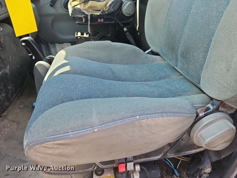 image for item OJ9831 2006 International  4300 bucket truck