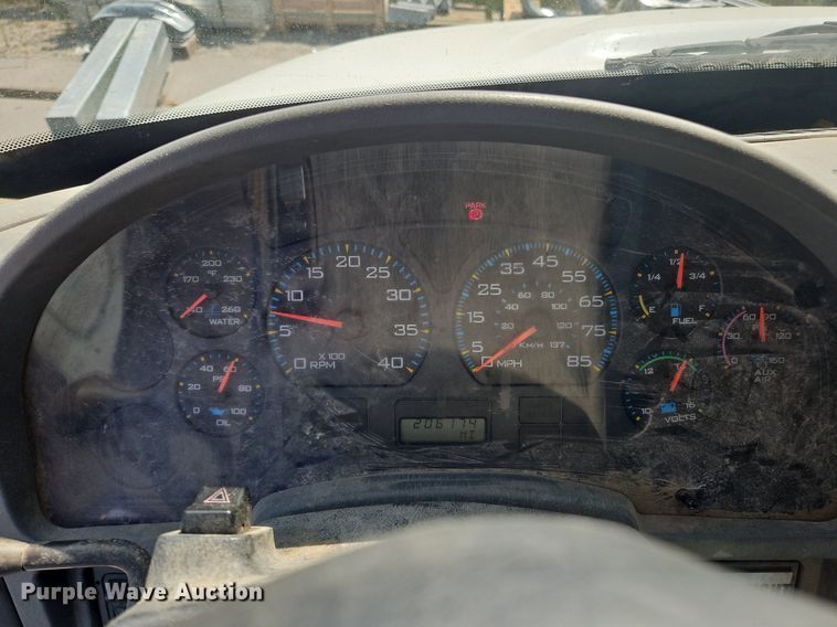 image for item OJ9831 2006 International  4300 bucket truck