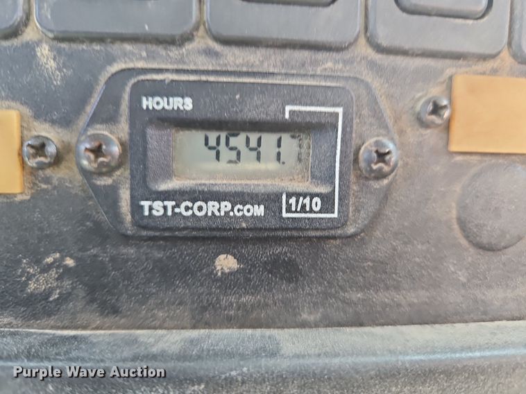 image for item OJ9831 2006 International  4300 bucket truck