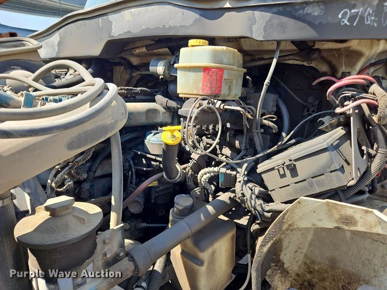 image for item OJ9831 2006 International  4300 bucket truck