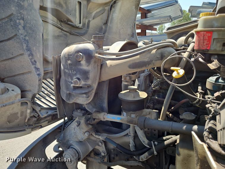 image for item OJ9831 2006 International  4300 bucket truck