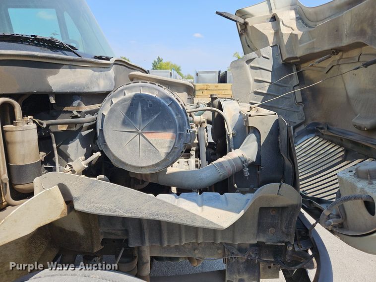 image for item OJ9831 2006 International  4300 bucket truck