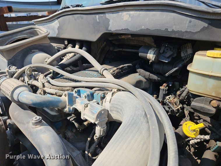 image for item OJ9831 2006 International  4300 bucket truck