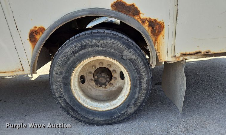 image for item OJ9831 2006 International  4300 bucket truck