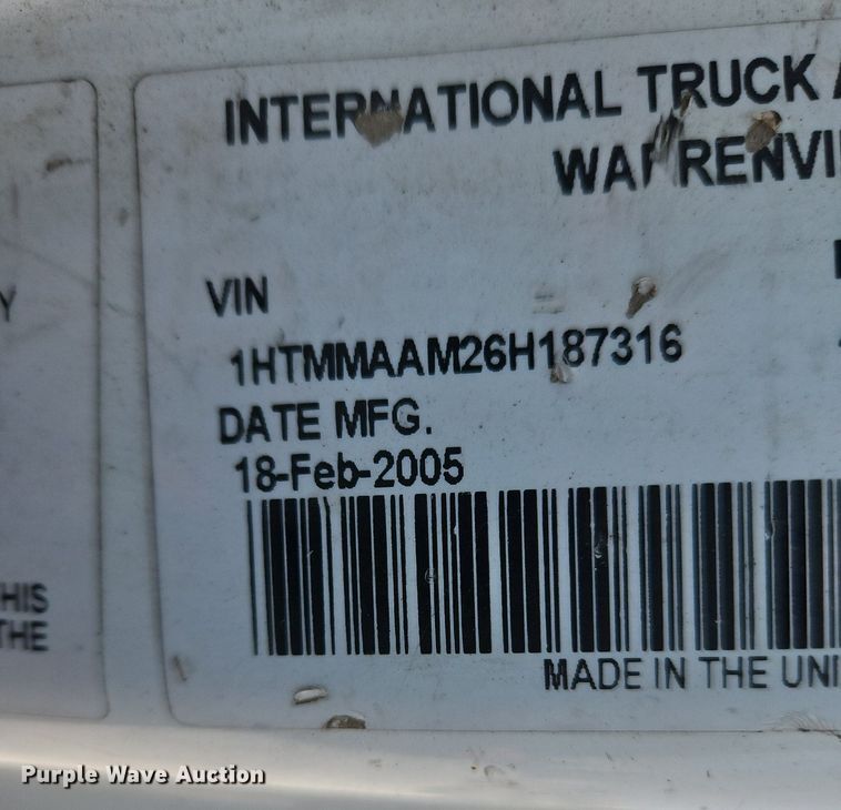 image for item OJ9831 2006 International  4300 bucket truck