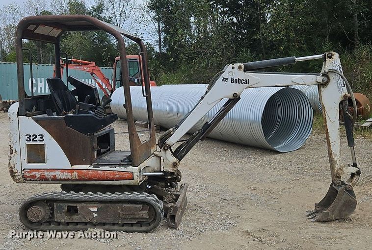 image for item OJ9832 2005 Bobcat 323 mini excavator