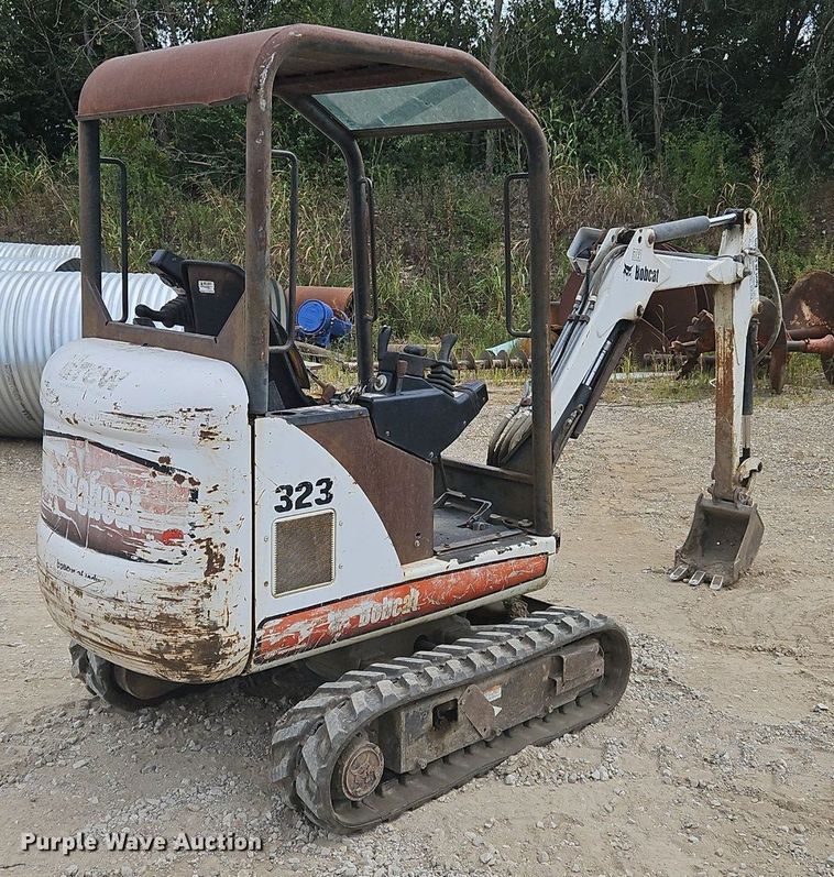 image for item OJ9832 2005 Bobcat 323 mini excavator