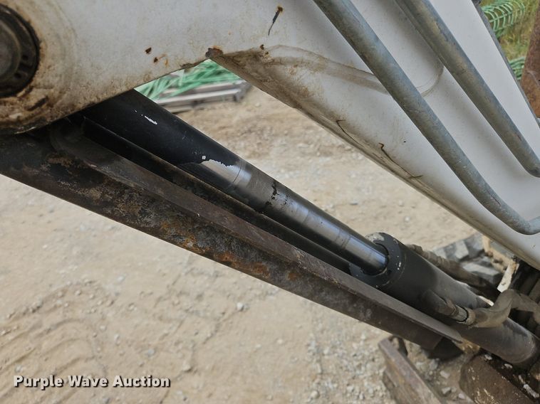 image for item OJ9832 2005 Bobcat 323 mini excavator