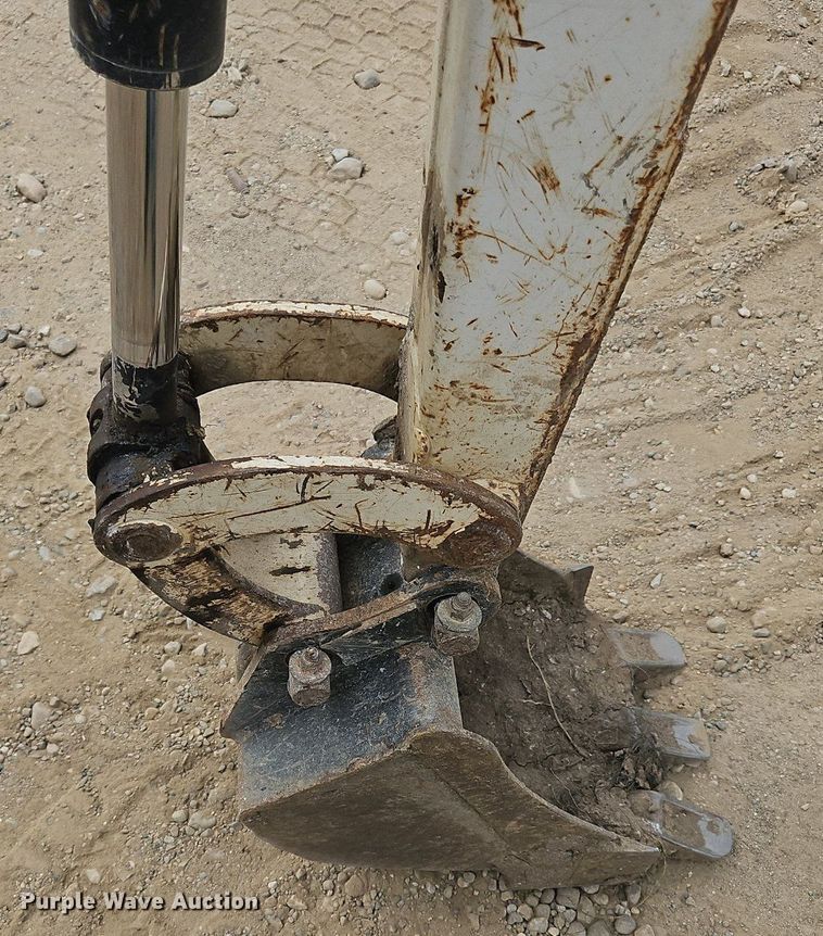 image for item OJ9832 2005 Bobcat 323 mini excavator