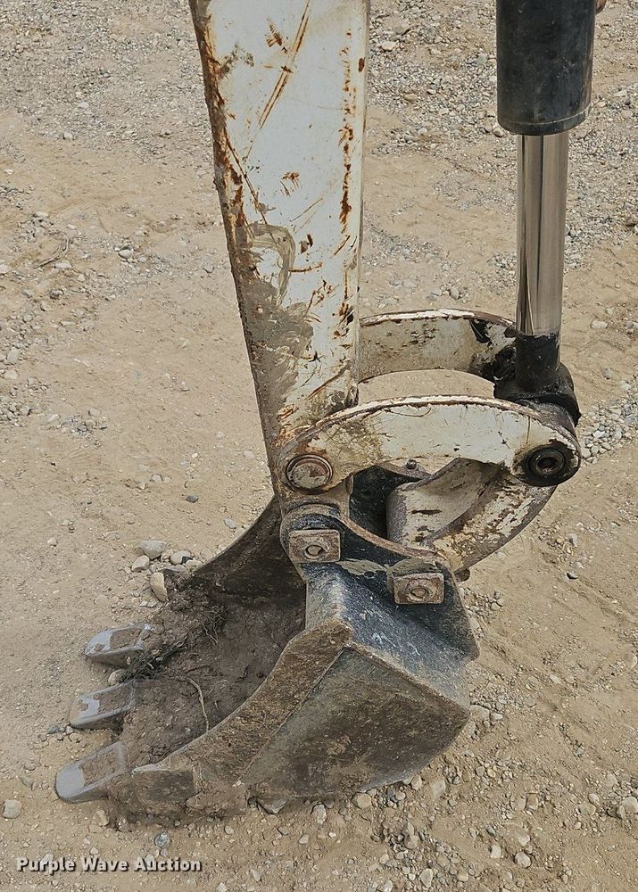 image for item OJ9832 2005 Bobcat 323 mini excavator