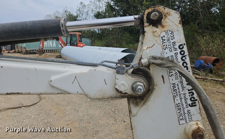 image for item OJ9832 2005 Bobcat 323 mini excavator