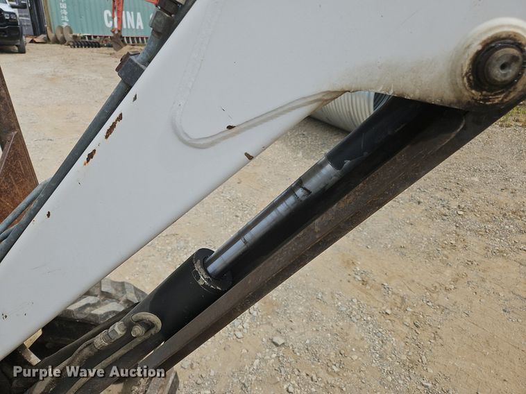 image for item OJ9832 2005 Bobcat 323 mini excavator