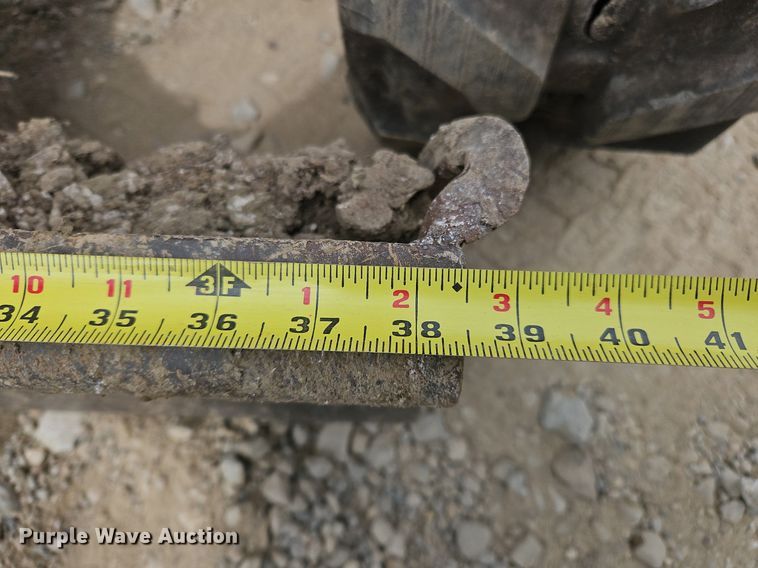 image for item OJ9832 2005 Bobcat 323 mini excavator