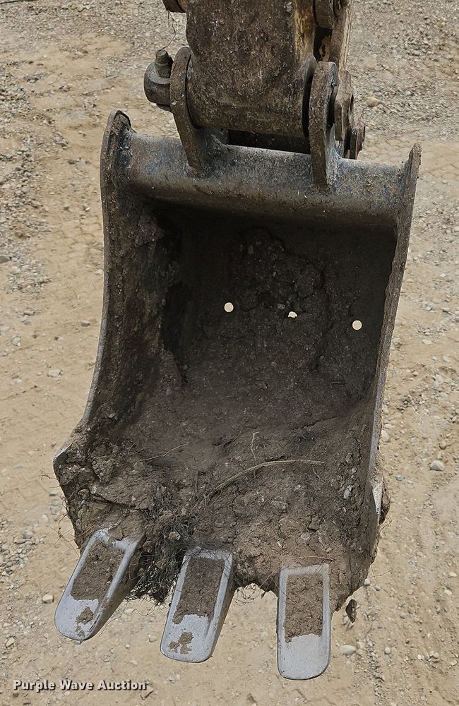 image for item OJ9832 2005 Bobcat 323 mini excavator