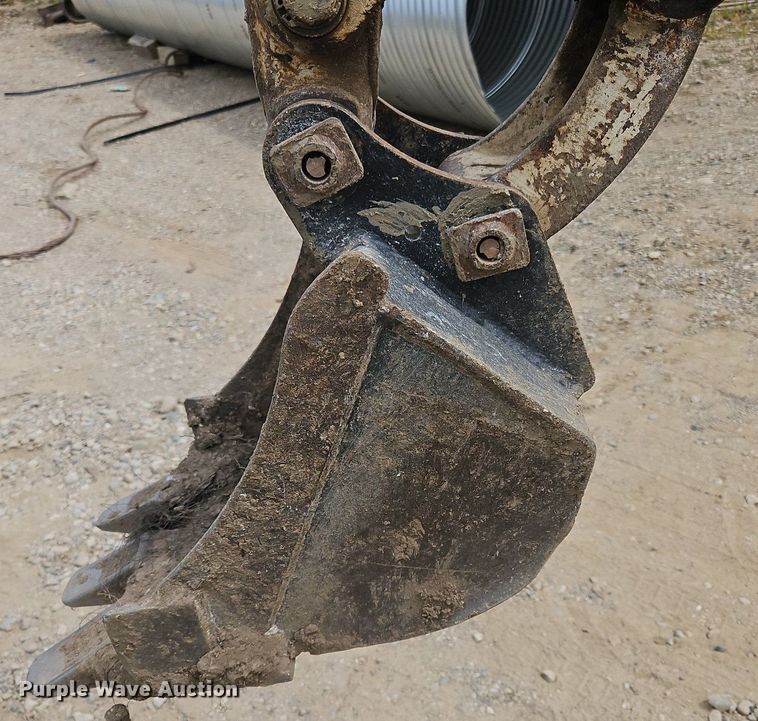 image for item OJ9832 2005 Bobcat 323 mini excavator