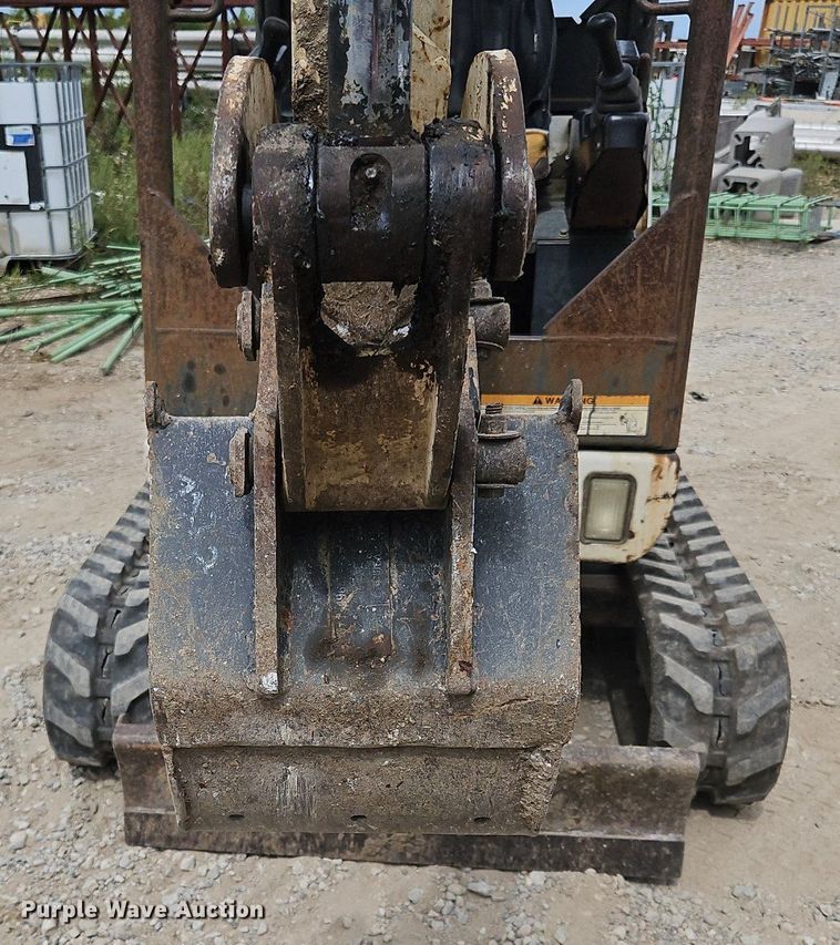 image for item OJ9832 2005 Bobcat 323 mini excavator