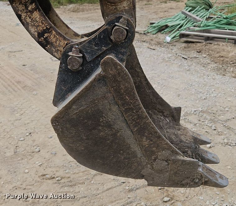 image for item OJ9832 2005 Bobcat 323 mini excavator