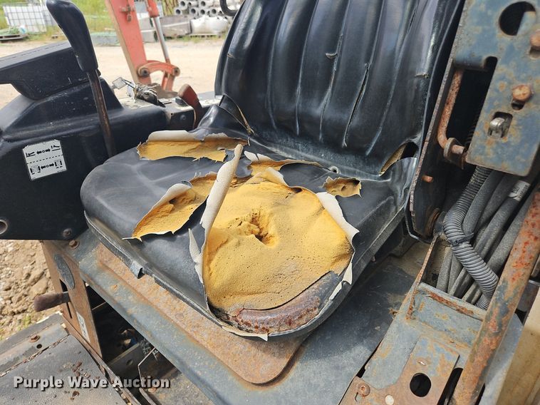 image for item OJ9832 2005 Bobcat 323 mini excavator