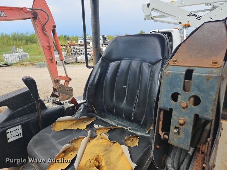 image for item OJ9832 2005 Bobcat 323 mini excavator