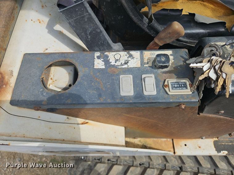 image for item OJ9832 2005 Bobcat 323 mini excavator