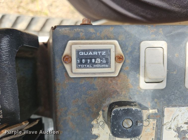 image for item OJ9832 2005 Bobcat 323 mini excavator