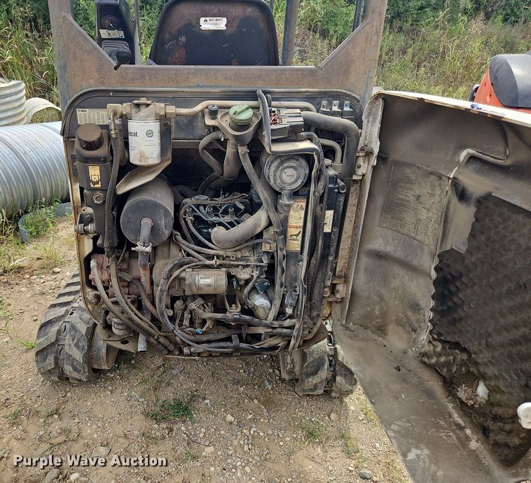 image for item OJ9832 2005 Bobcat 323 mini excavator