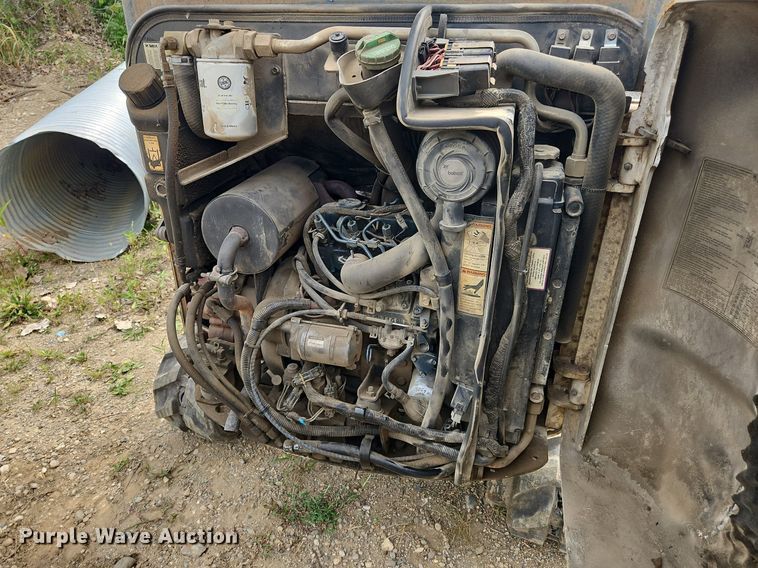 image for item OJ9832 2005 Bobcat 323 mini excavator