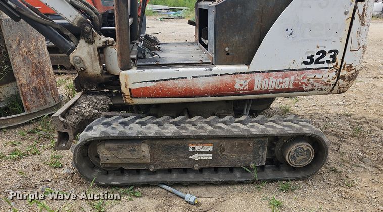 image for item OJ9832 2005 Bobcat 323 mini excavator